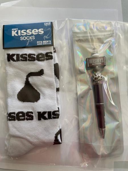 Gift Pack - Hershey's Socks and beaded pen