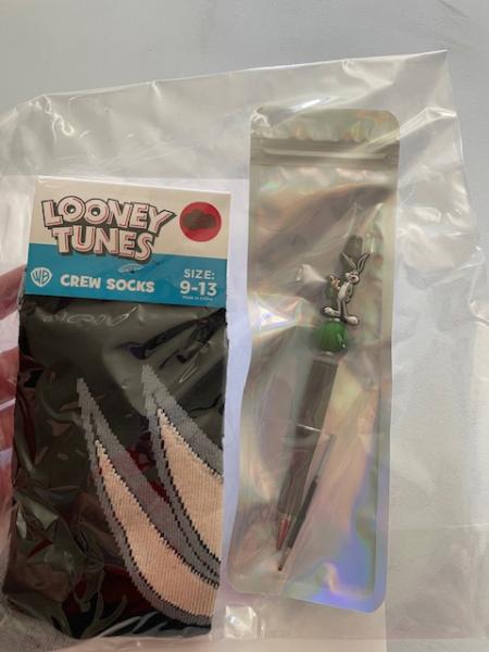 Gift Pack - Bugs Bunny Socks and beaded pen