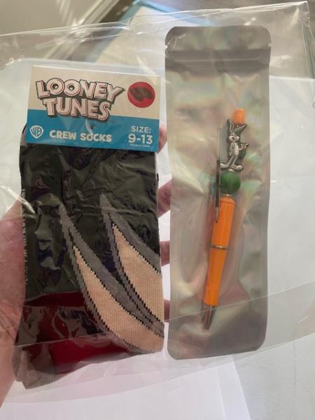 Gift Pack - Bugs Bunny Socks and beaded pen
