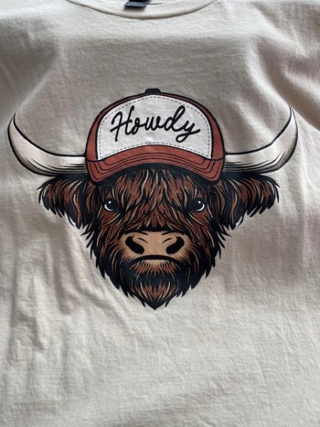 Gildan - XL Adult Short Sleeve T-Shirt - Howdy Cow on Sand